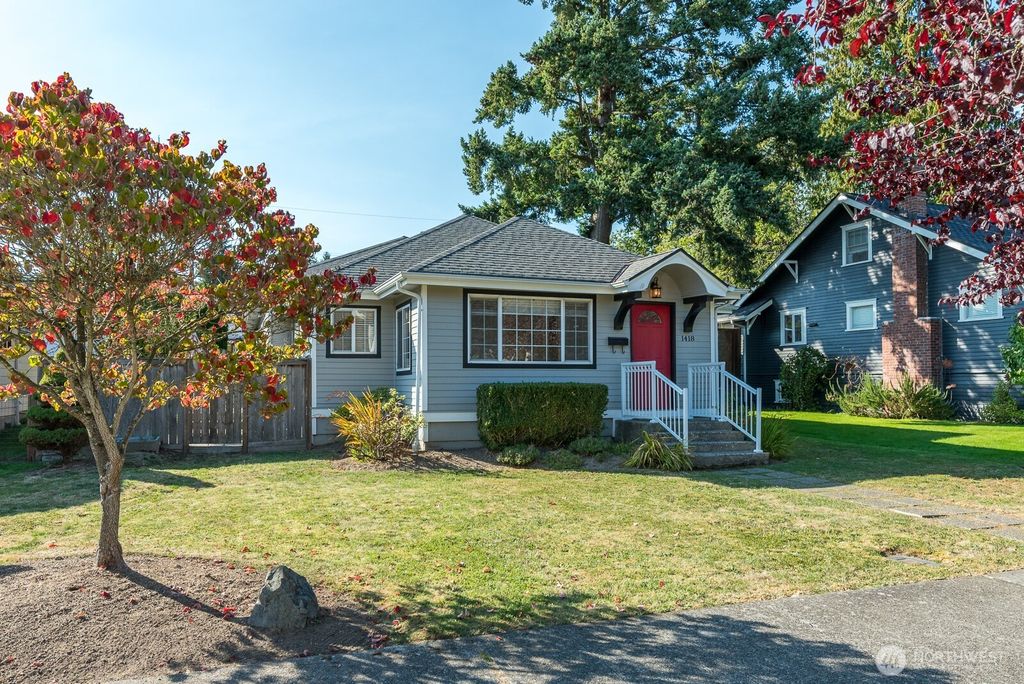 Photo of 1418 Oakes Avenue, Everett, WA 98201 (MLS # 2468359)
