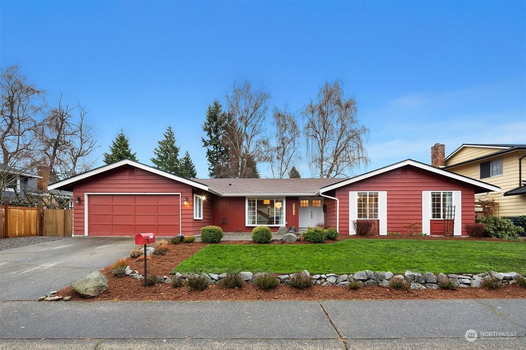 Photo of 31512 42nd Avenue SW, Federal Way, WA 98023 (MLS # 2192016)