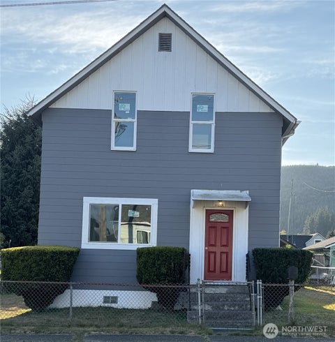 Photo of 1118 Larch Street, Raymond, WA 98577 (MLS # 2576534)