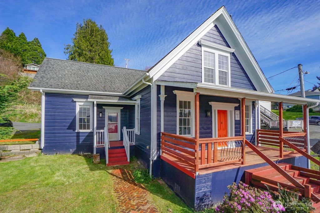Photo of 99 Main Street St, Cathlamet, WA 98612 (MLS # 2499344)