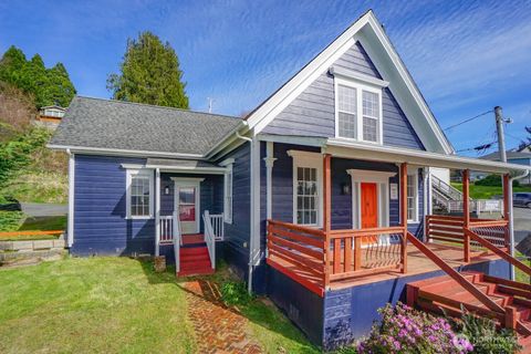 Photo of 99 Main Street St, Cathlamet, WA 98612 (MLS # 2499344)