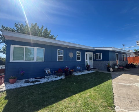 Photo of 610 S 71st Avenue, Yakima, WA 98908 (MLS # 2548375)