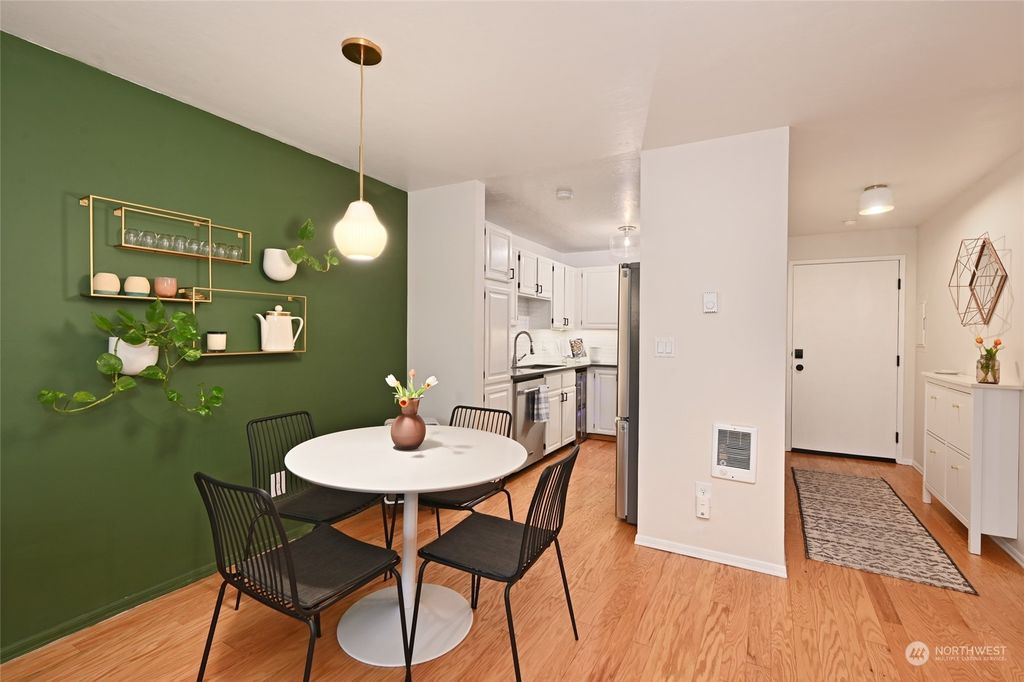 Photo of 3820 NE 155th Place #403, Lake Forest Park, WA 98155 (MLS # 2060917)