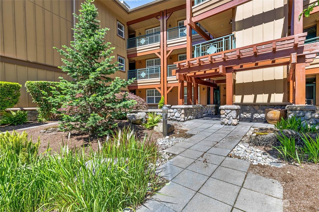 Photo of 1000 Cabin Creek Lane SW #C304, Issaquah, WA 98027 (MLS # 2078159)