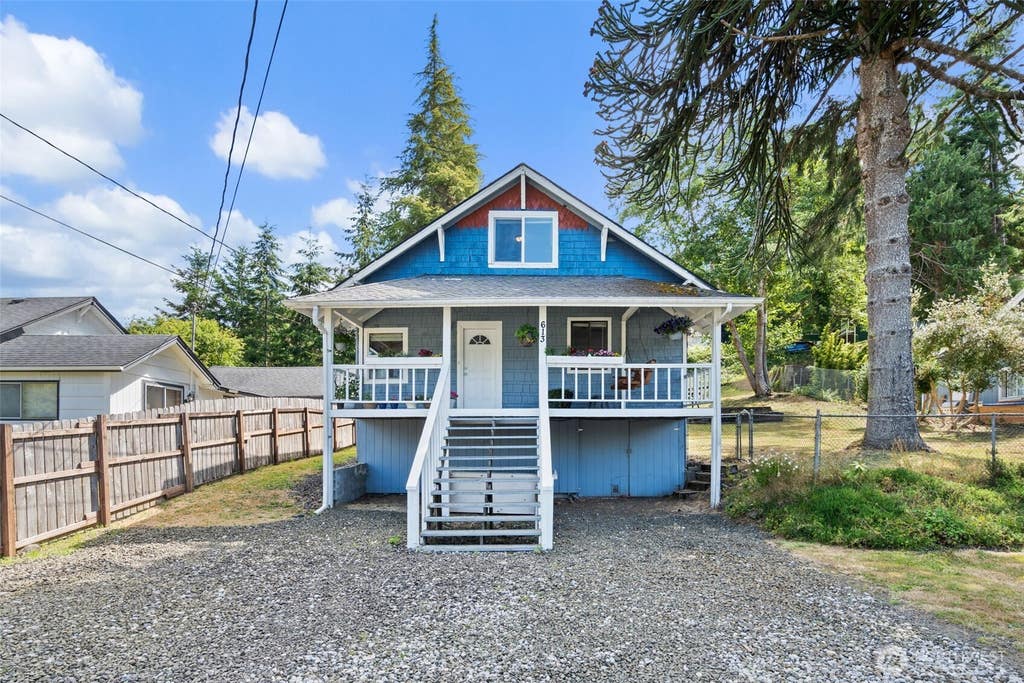 Photo of 613 Cherry Street, Raymond, WA 98577 (MLS # 2563486)