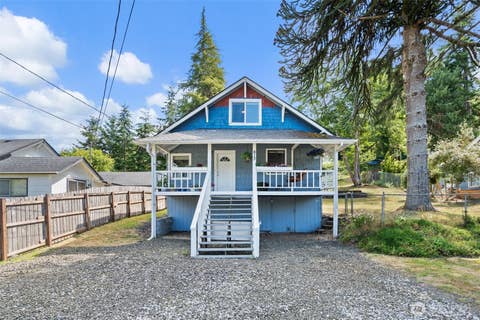 Photo of 613 Cherry Street, Raymond, WA 98577 (MLS # 2563486)