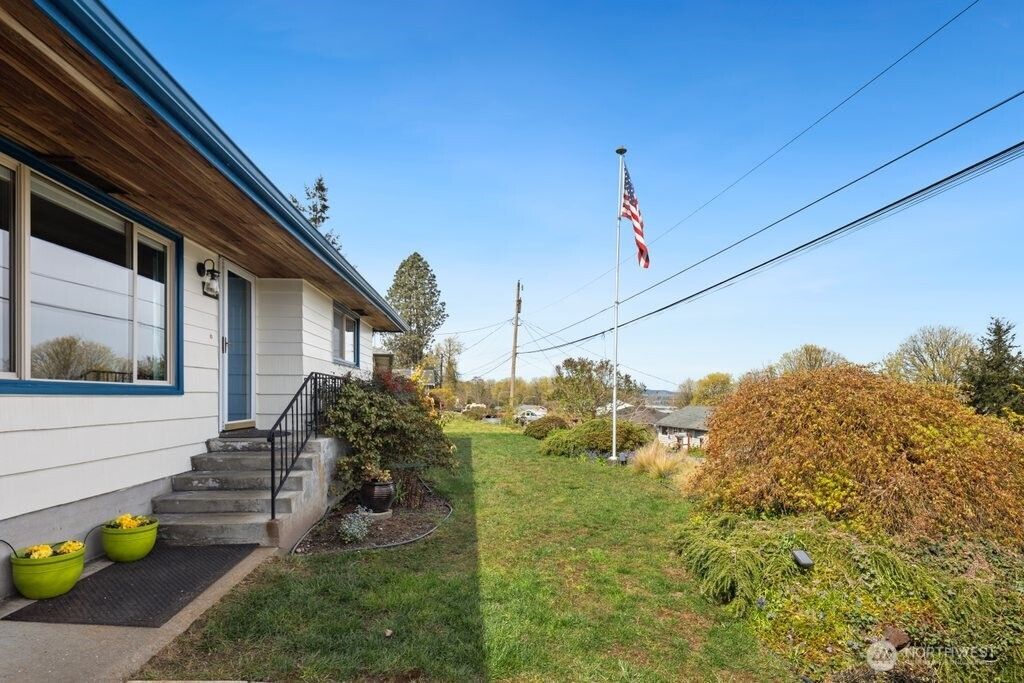 Photo of 226 Bridge Way, Everett, WA 98201 (MLS # 2502082)