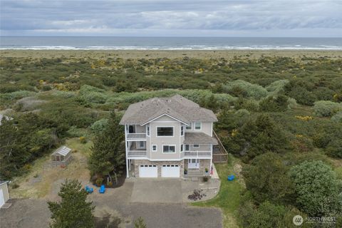 Photo of 769 S Sand Dune Avenue SW, Ocean Shores, WA 98569 (MLS # 2526752)
