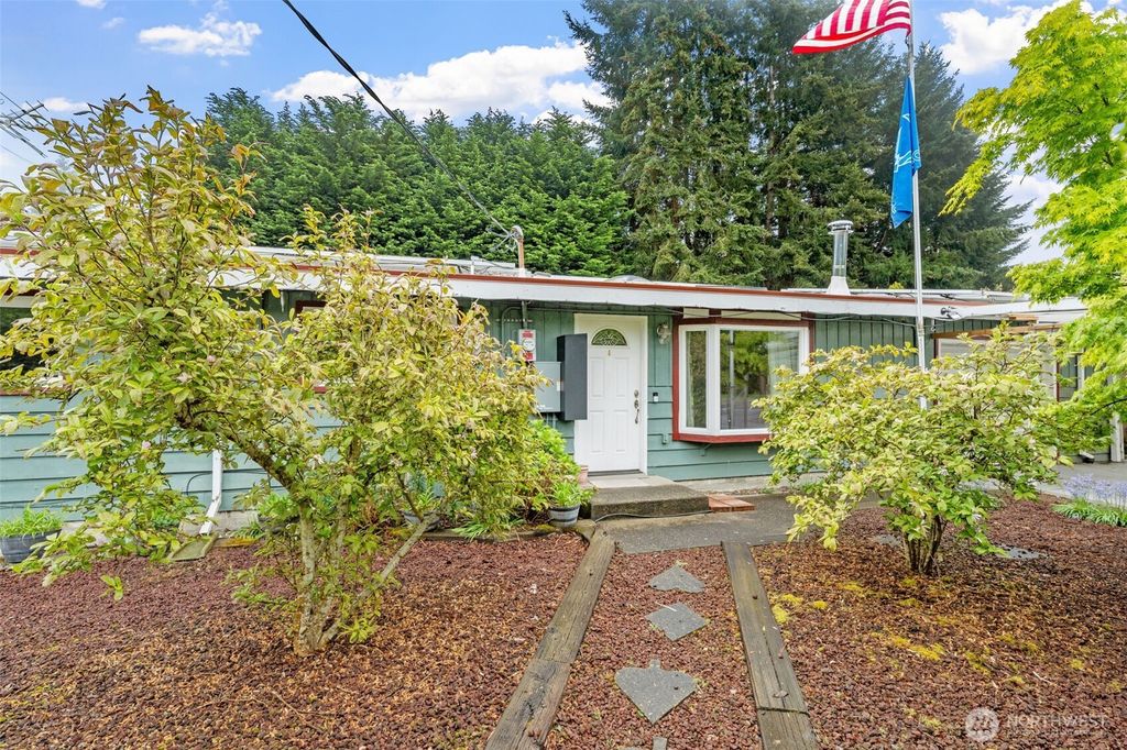 Photo of 20628 1st Avenue S, Des Moines, WA 98198 (MLS # 2368628)