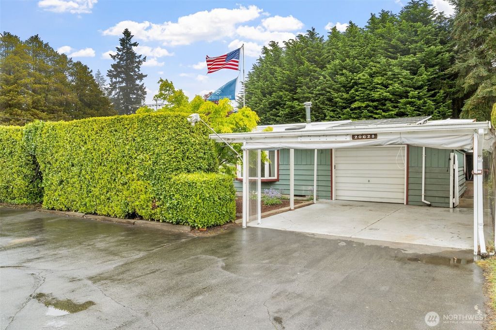 Photo of 20628 1st Avenue S, Des Moines, WA 98198 (MLS # 2368628)