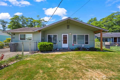 Photo of 707 Water Street, Aberdeen, WA 98520 (MLS # 2546944)