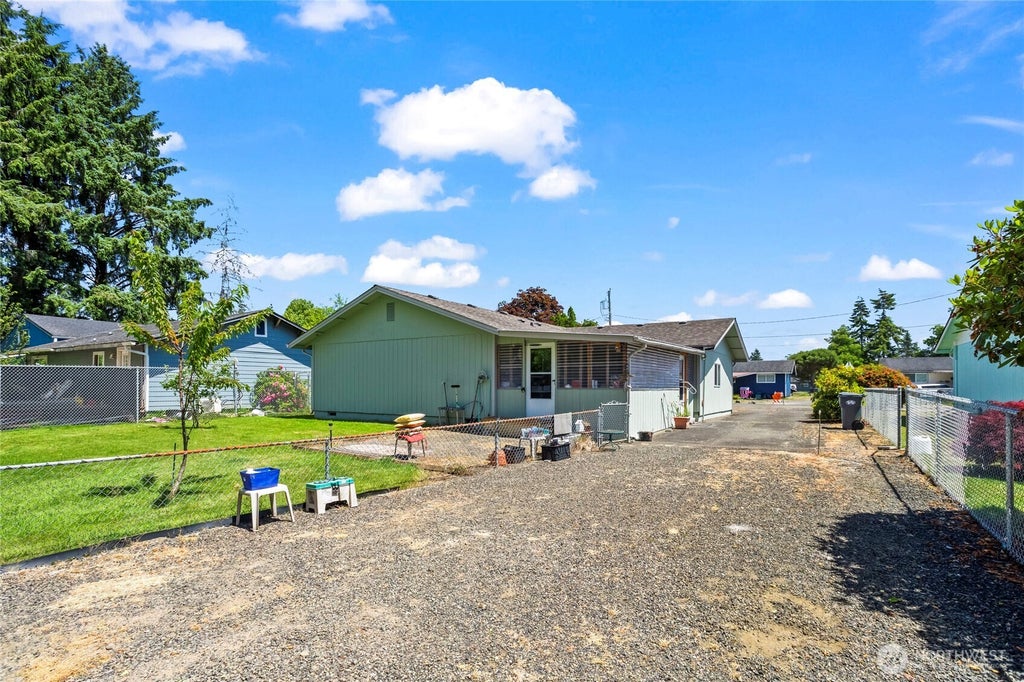 Photo of 707 Water Street, Aberdeen, WA 98520 (MLS # 2546944)