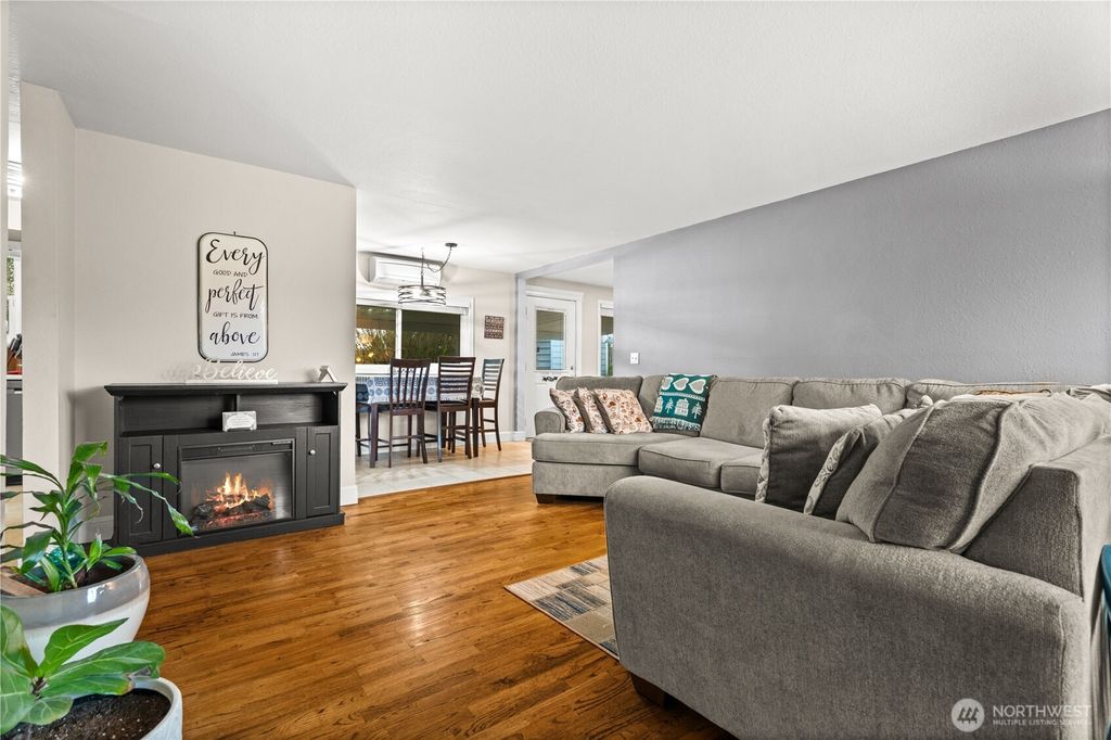 Photo of 703 22nd Street SE, Auburn, WA 98002 (MLS # 2485527)