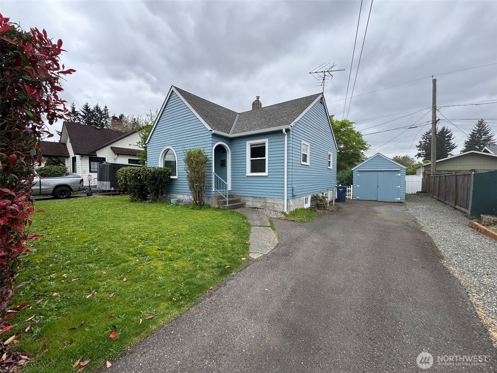 Photo of 215 J Street SE, Auburn, WA 98002 (MLS # 2516336)