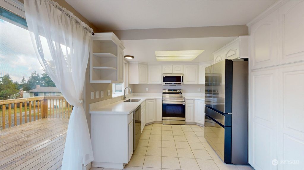 Photo of 3602 SW 331st Street, Federal Way, WA 98023 (MLS # 2197335)