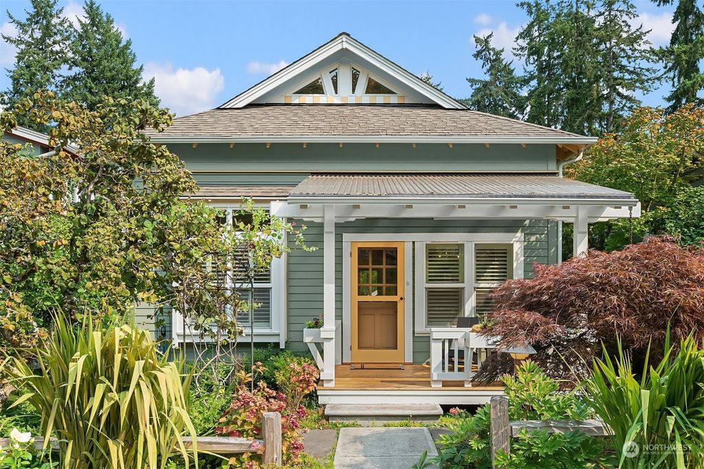 Photo of 13324 NE 111th Court, Redmond, WA 98052 (MLS # 2162414)