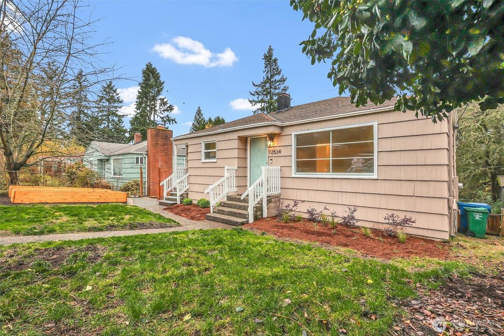 Photo of 12534 North Park Avenue N, Seattle, WA 98133 (MLS # 2460253)
