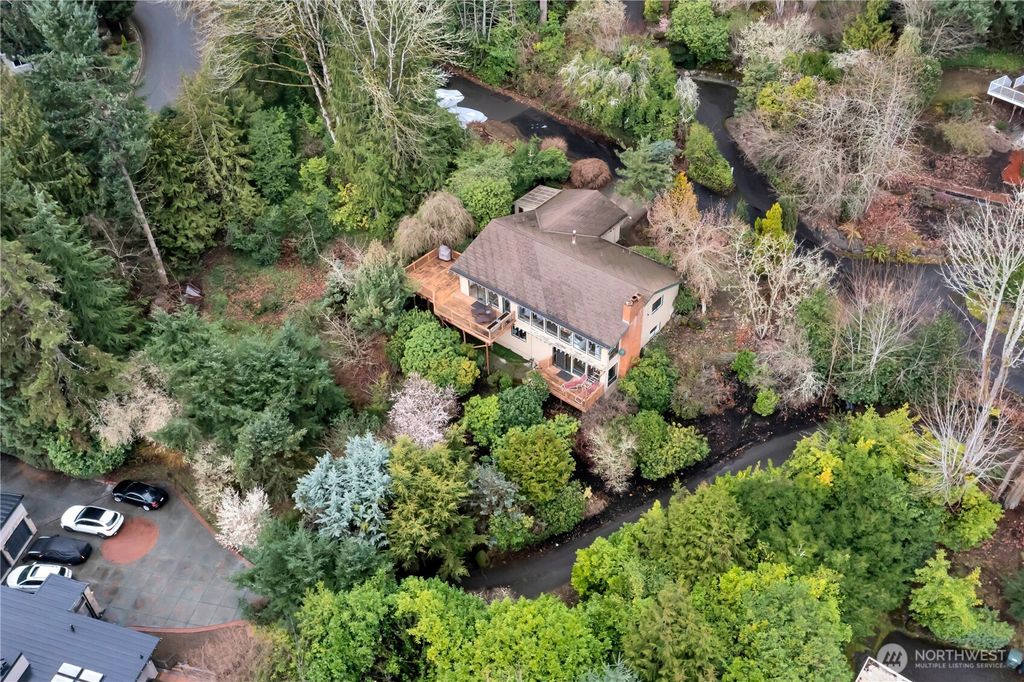 Photo of 631 W Lake Sammamish Parkway NE, Bellevue, WA 98008 (MLS # 2481513)