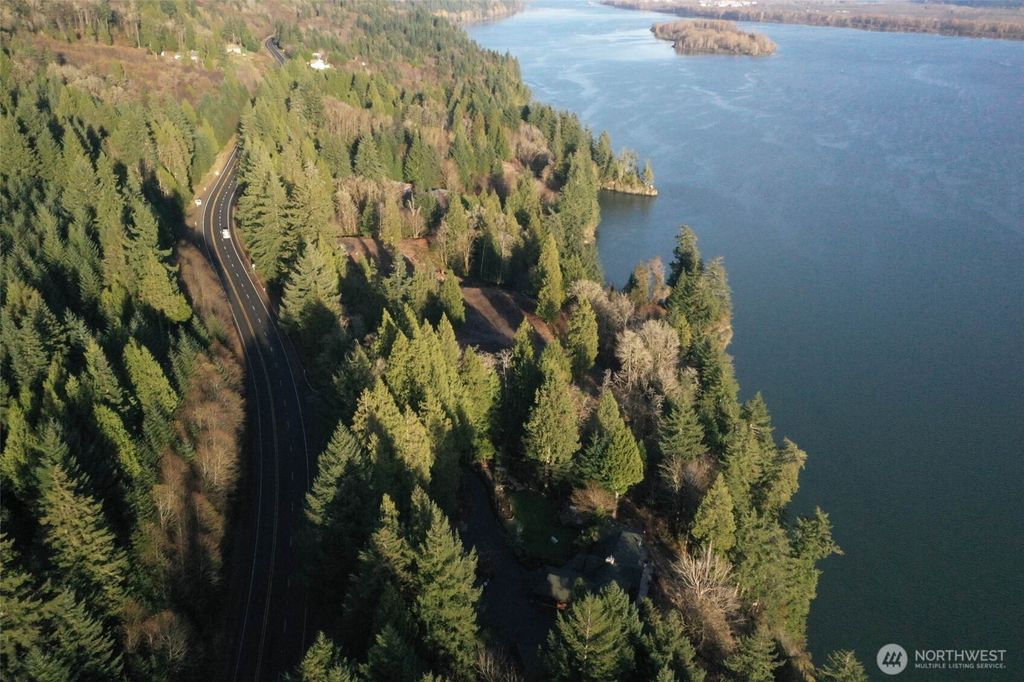 Photo of 26 Edge Water Drive, Cathlamet, WA 98612 (MLS # 2483925)