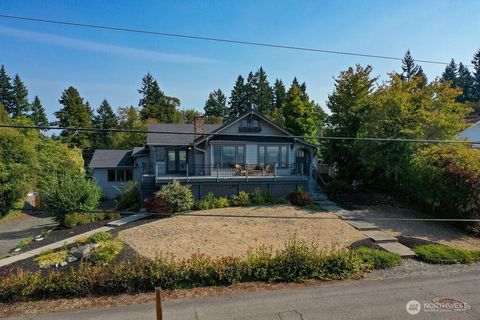 Photo of 343 Farragut Avenue N, Port Orchard, WA 98366 (MLS # 2438205)
