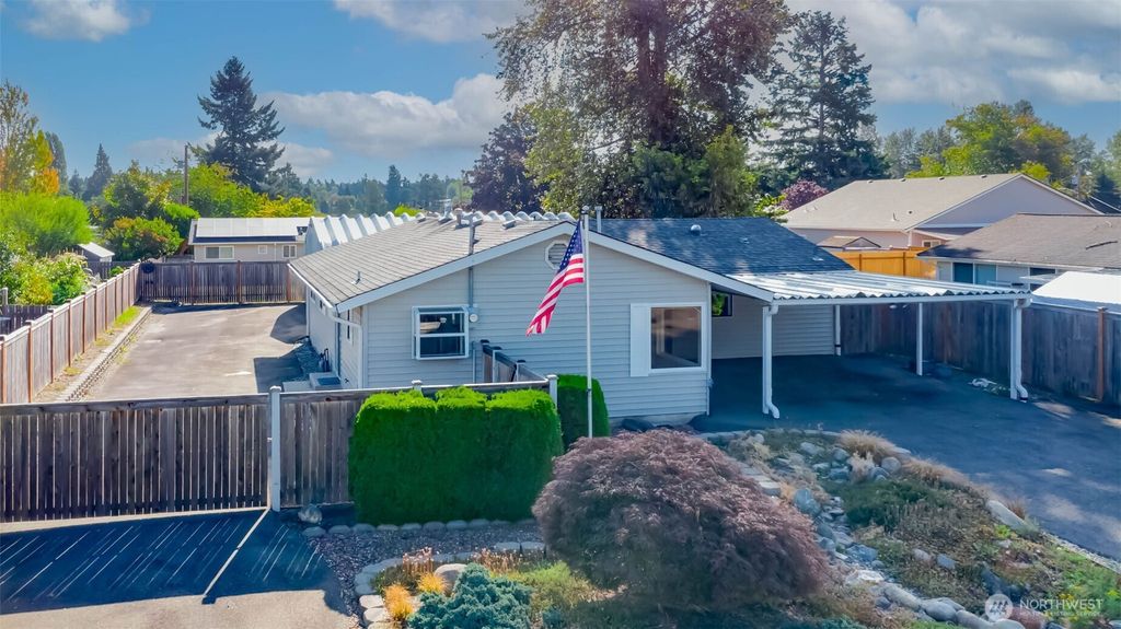 Photo of 16958 121 Avenue SE, Renton, WA 98058 (MLS # 2378953)