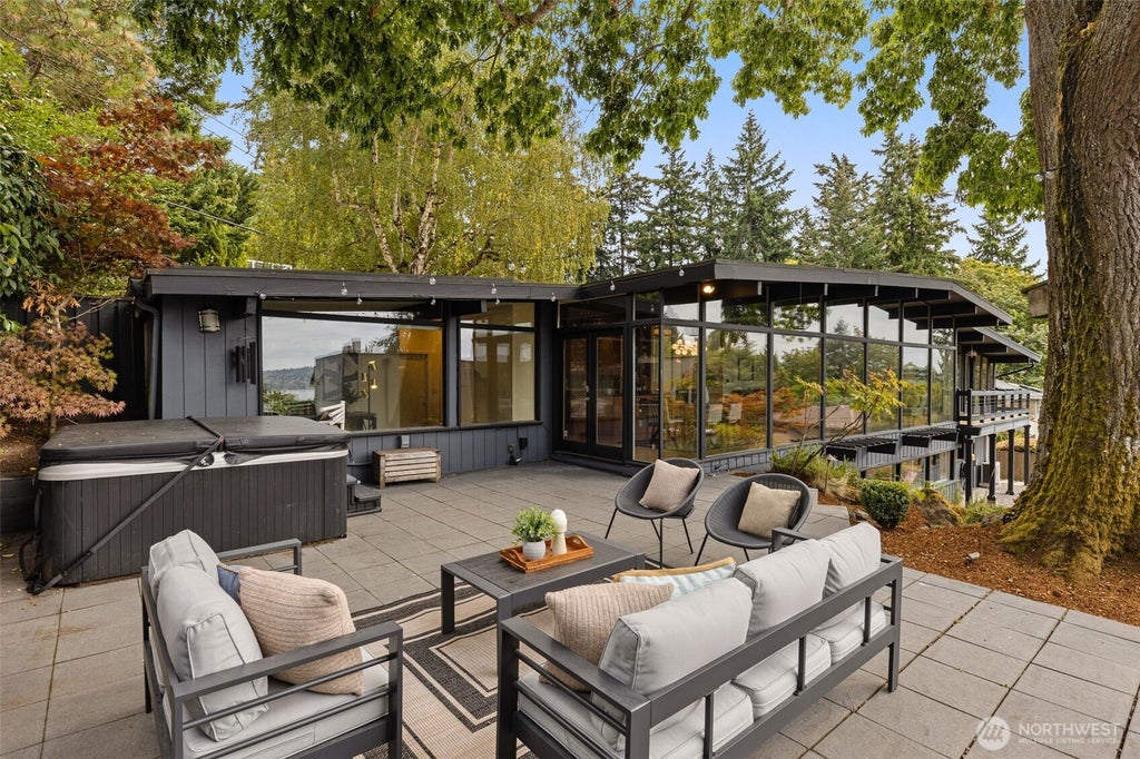 Photo of 3515 72nd Avenue SE, Mercer Island, WA 98040 (MLS # 2575910)
