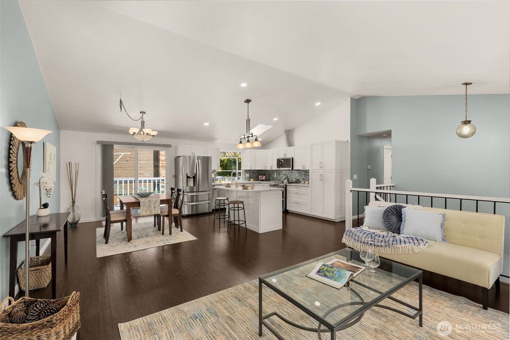 Photo of 35404 18th Avenue SW, Federal Way, WA 99023 (MLS # 2402759)