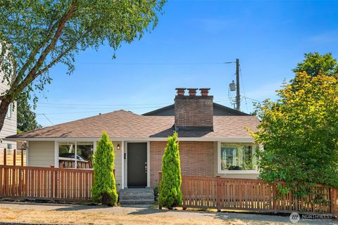 Photo of 4207 SW Thistle St #A, Seattle, WA 98136 (MLS # 2426053)