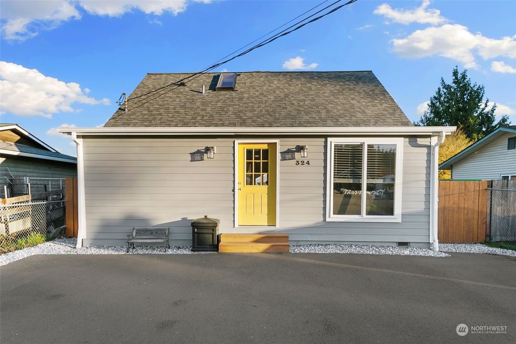 Photo of 324 Tacoma Boulevard, Algona, WA 98001 (MLS # 2179782)