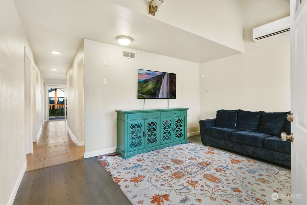 Photo of 324 Tacoma Boulevard, Algona, WA 98001 (MLS # 2179782)