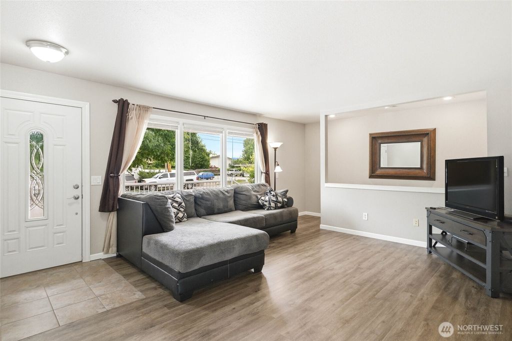 Photo of 12 S Schafer Street, Wenatchee, WA 98801 (MLS # 2525046)