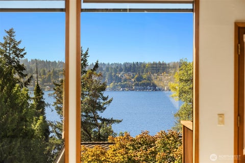 Photo of 11925 73rd Place NE, Kirkland, WA 98034 (MLS # 2585056)