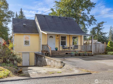 Photo of 2220 Jackson Avenue, Everett, WA 98203 (MLS # 2444152)
