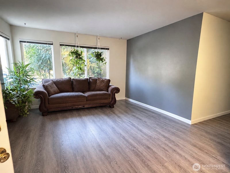 9210 Market Place N102