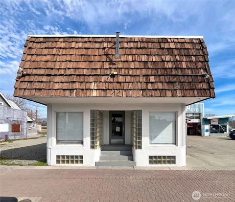 Photo of 25 Main Street S, Omak, WA 98841 (MLS # 2503731)