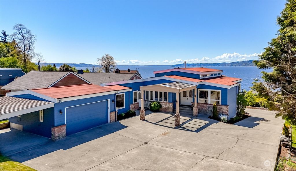 Photo of 23920 6th Avenue S, Des Moines, WA 98198 (MLS # 2232742)