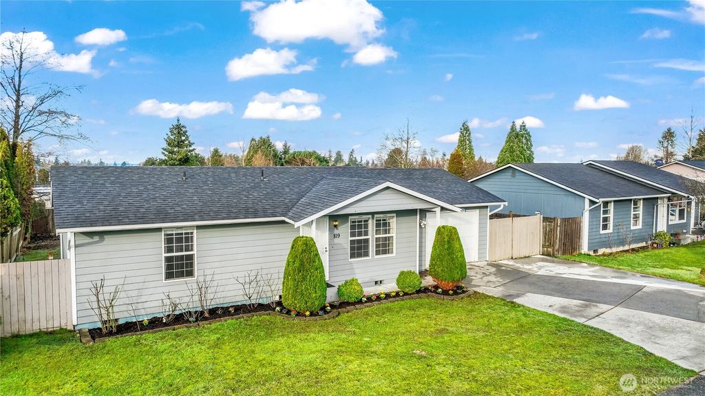 Photo of 819 S 27th Street, Mount Vernon, WA 98274 (MLS # 2473287)