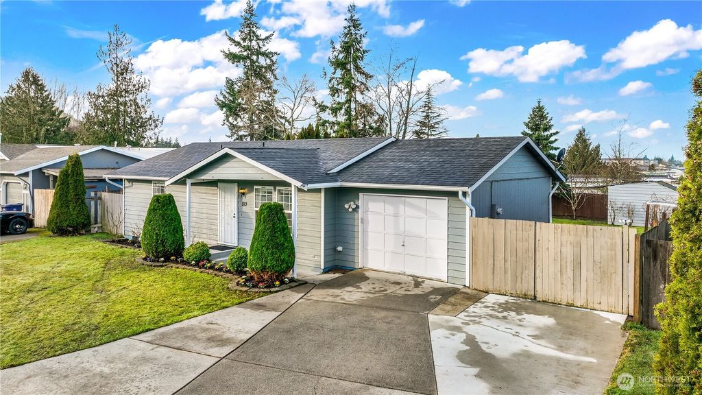 Photo of 819 S 27th Street, Mount Vernon, WA 98274 (MLS # 2473287)