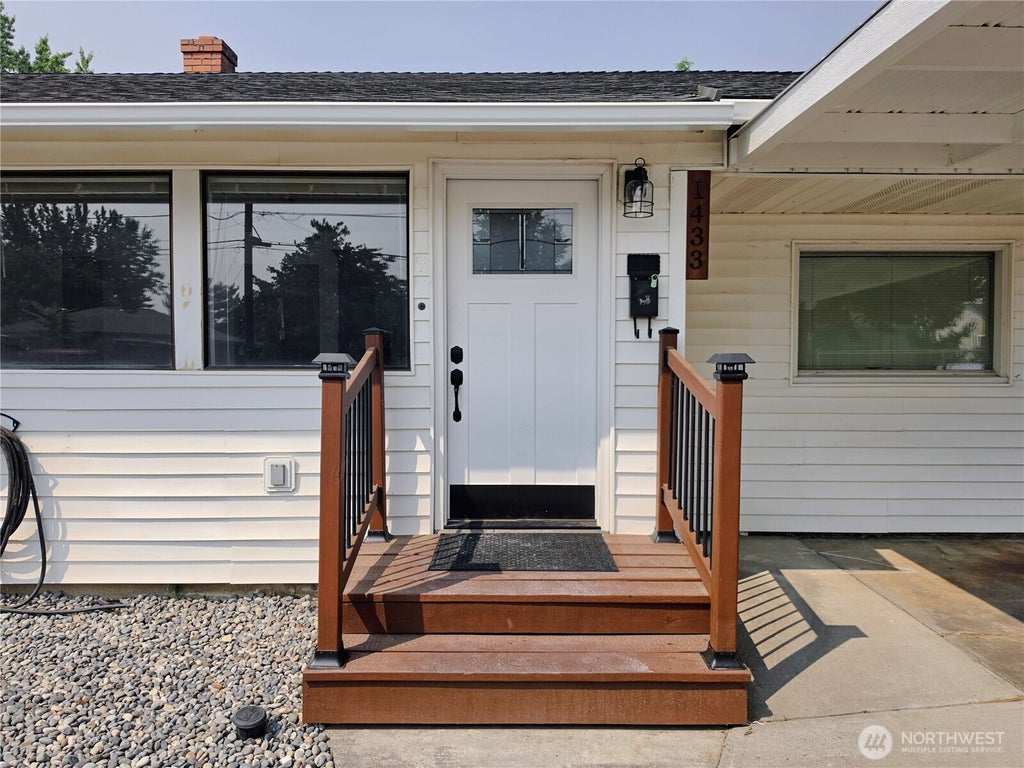 Photo of 1433 Boyer Avenue, Walla Walla, WA 99362 (MLS # 2570554)