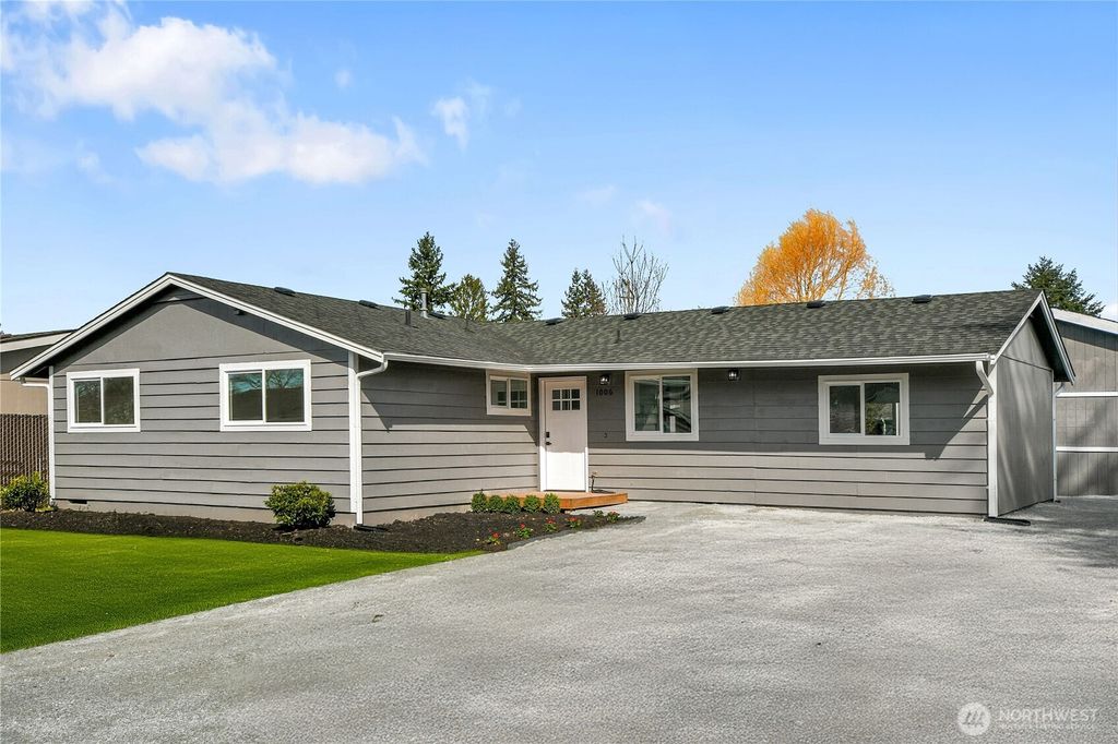 Photo of 1006 Fidalgo Street, Sedro Woolley, WA 98284 (MLS # 2499415)