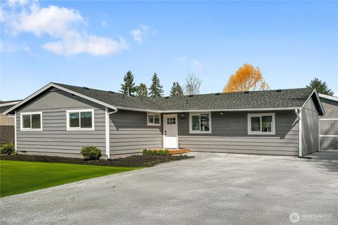 Photo of 1006 Fidalgo Street, Sedro Woolley, WA 98284 (MLS # 2499415)