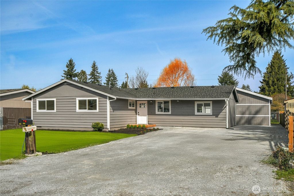 Photo of 1006 Fidalgo Street, Sedro Woolley, WA 98284 (MLS # 2499415)