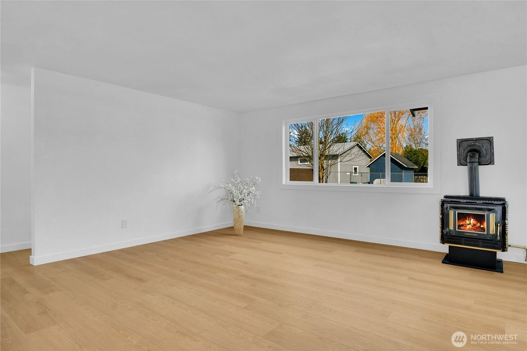 Photo of 1006 Fidalgo Street, Sedro Woolley, WA 98284 (MLS # 2499415)