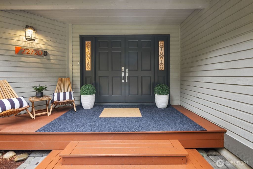 Photo of 22720 NE 46th Street, Redmond, WA 98053 (MLS # 2491814)