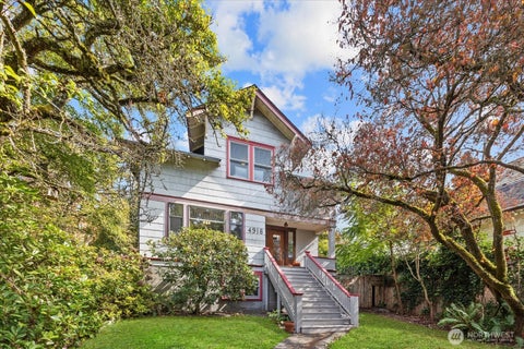 Photo of 4918 Greenwood Avenue N, Seattle, WA 98103 (MLS # 2583982)