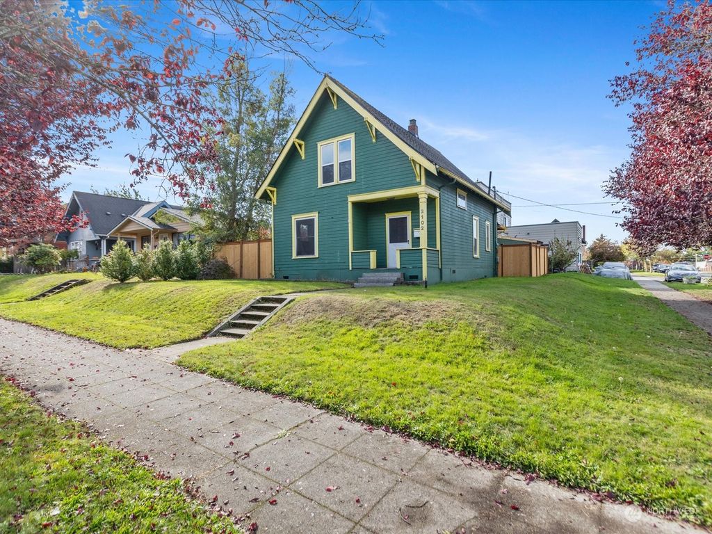 Photo of 2102 Virginia Avenue, Everett, WA 98201 (MLS # 2302422)