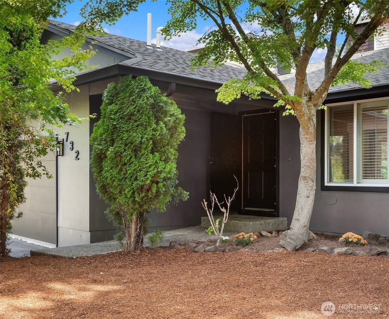 732 NE Roswell Drive