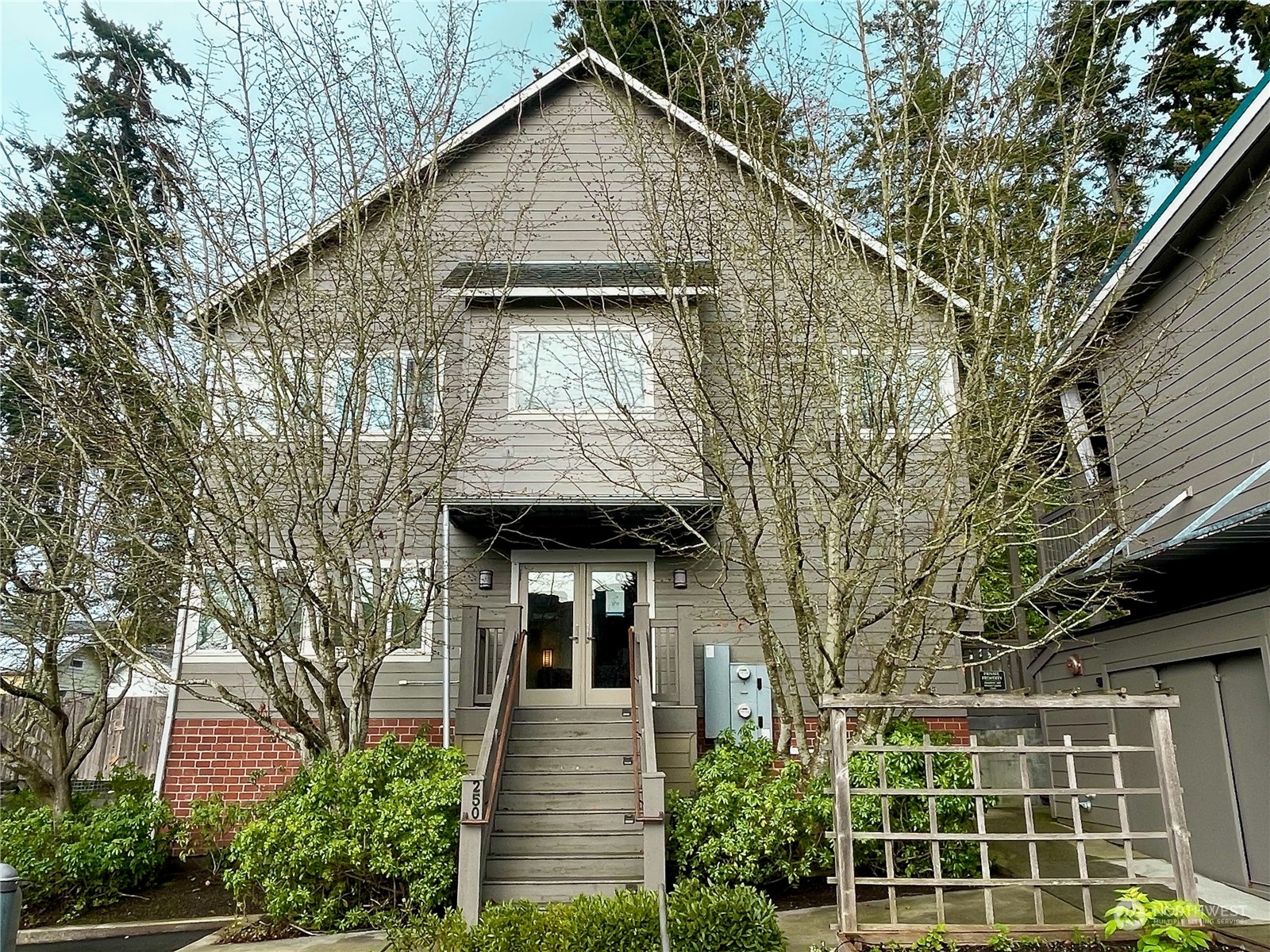 250 Madrona Way NE