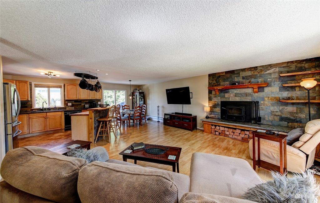 Photo of 10719 52nd Ave NE Ave, Marysville, WA 98270 (MLS # 1984582)