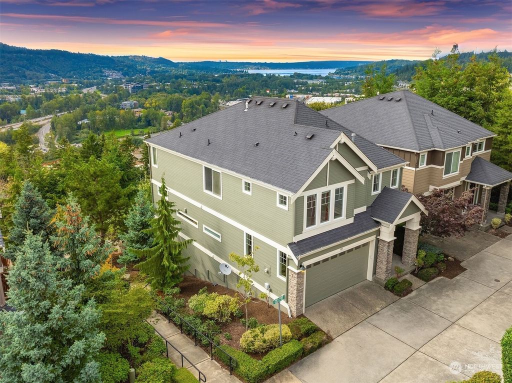 Photo of 985 3rd Court NE, Issaquah, WA 98029 (MLS # 2323188)